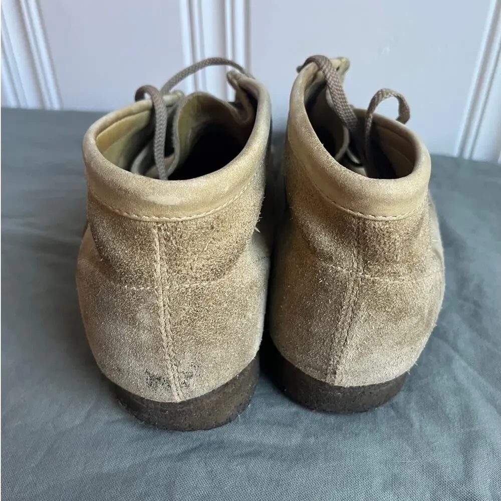 Clark Wallabee boots tan, beige size 8